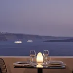 Mr And Mrs White - Santorini 4*