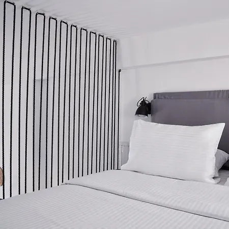 Mr & Mrs White - Santorini Hotel Oia