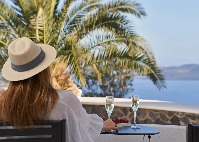 Mr & Mrs White - Santorini Hotel 4*