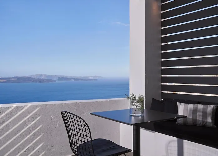 Mr & Mrs White - Santorini Hotel Oia