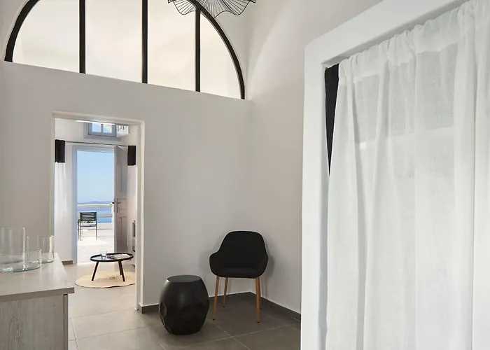 Hotel Mr & Mrs White - Santorini 4*