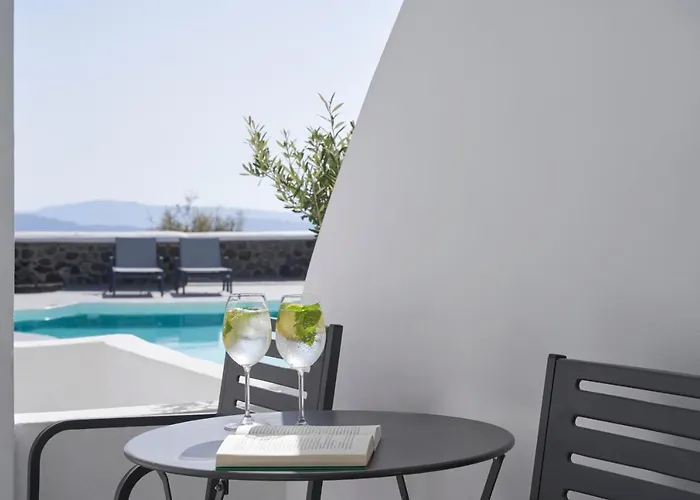 Mr & Mrs White - Santorini Hotel 4*