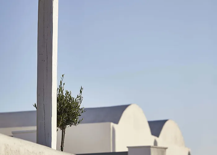 Mr & Mrs White - Santorini 4* Oia