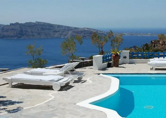 Mr & Mrs White - Santorini 4*