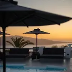 Mr & Mrs White - Santorini Hotel 4*