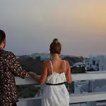 Mr & Mrs White - Santorini Hotel Oia