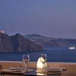 Mr & Mrs White - Santorini 4*