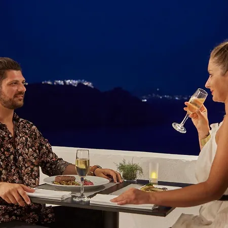 Mr And Mrs White - Santorini 4*