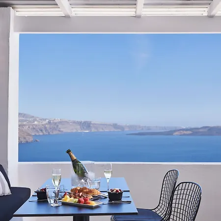 Mr And Mrs White - Santorini 4*