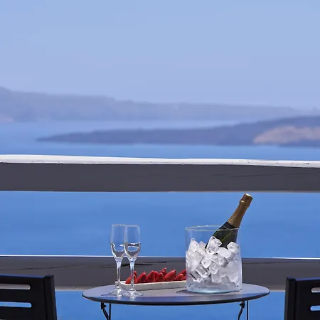 Mr And Mrs White - Santorini 4*