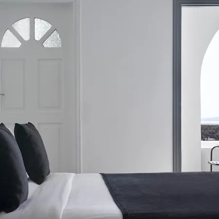 Mr And Mrs White - Santorini Oia (Santorini)