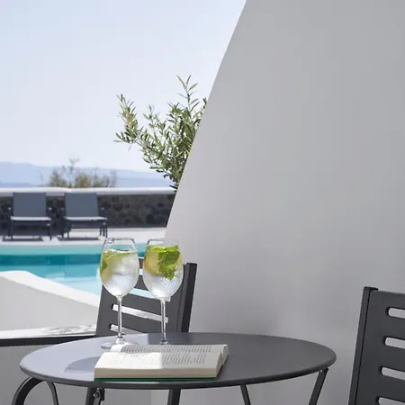 Mr And Mrs White - Santorini Hotel 4*