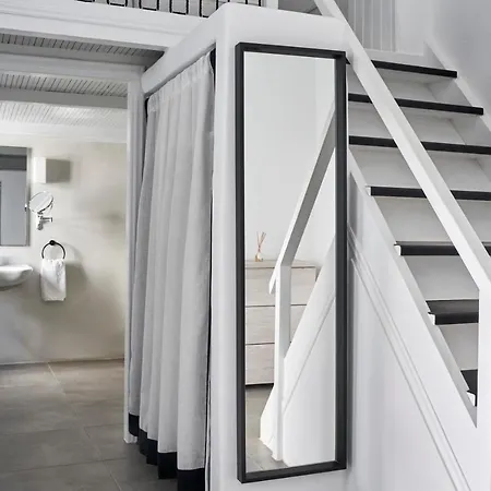 Mr And Mrs White - Santorini 4*