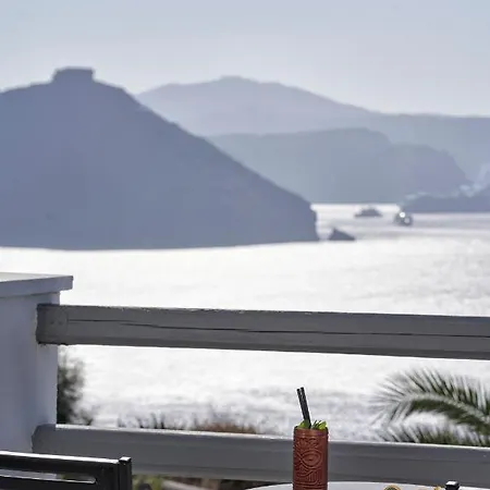 Mr And Mrs White - Santorini 4*