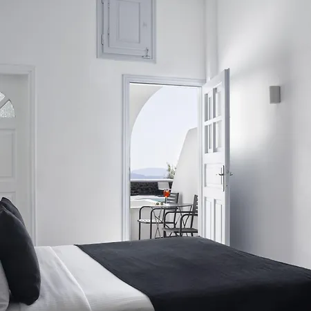 Mr And Mrs White - Santorini 4*