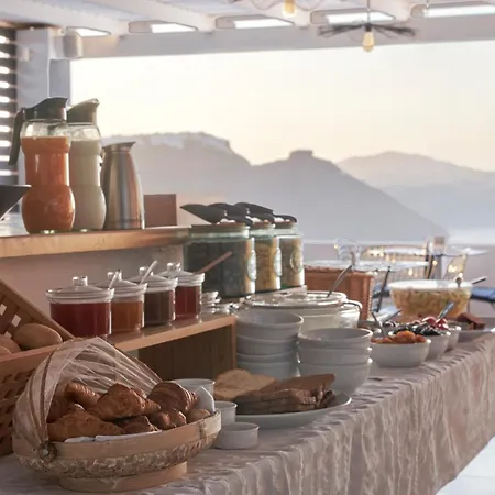 Mr & Mrs White - Santorini Hotel Oia