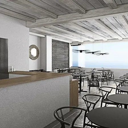 Mr And Mrs White - Santorini 4*