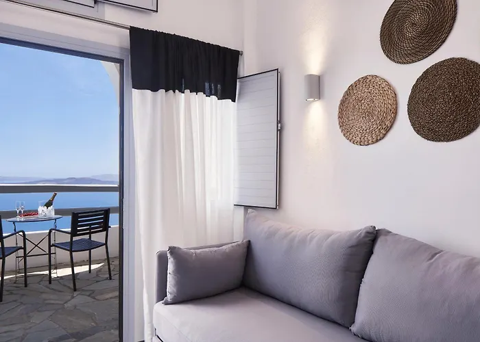 Mr & Mrs White - Santorini Hotel 4*