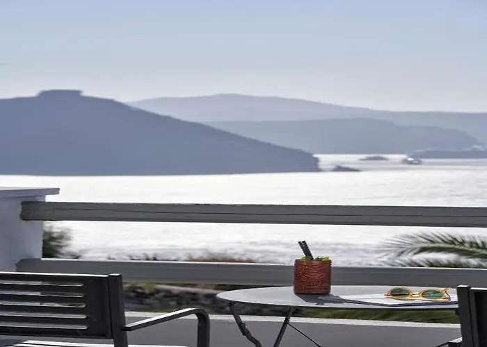 Mr & Mrs White - Santorini Hotel Oia (Santorini)