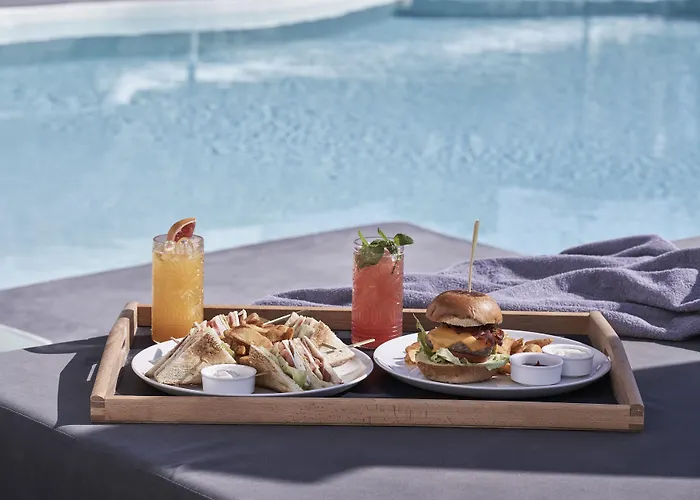 Mr & Mrs White - Santorini Hotel