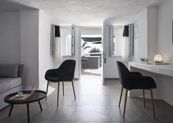 Mr & Mrs White - Santorini Hotel Oia (Santorini)