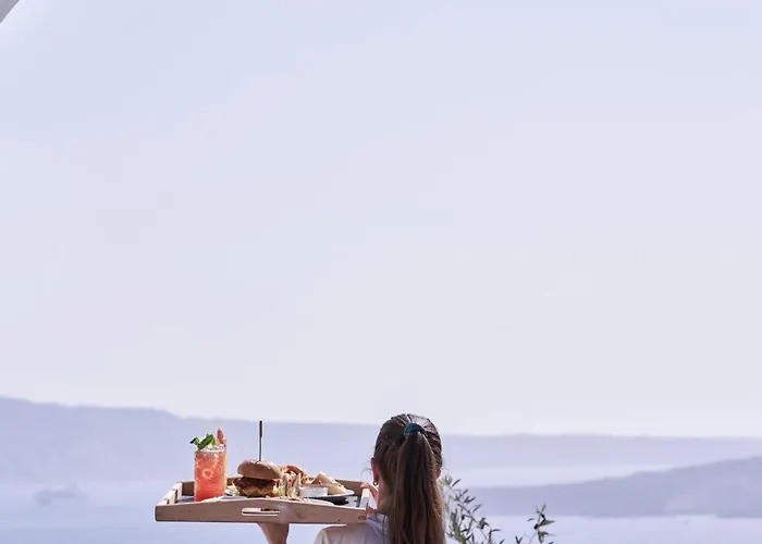 מלון Mr & Mrs White - Santorini 4*