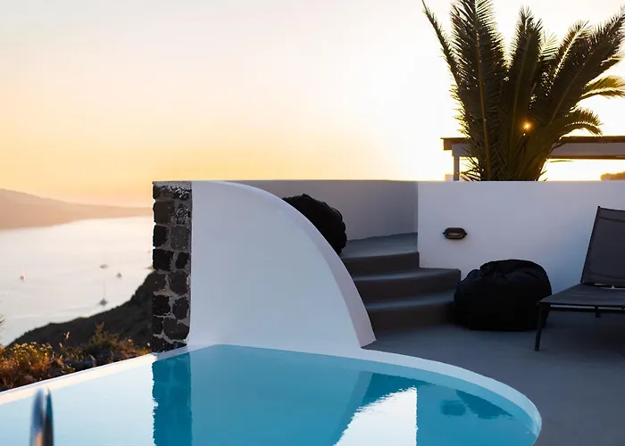 Mr & Mrs White - Santorini Hotel