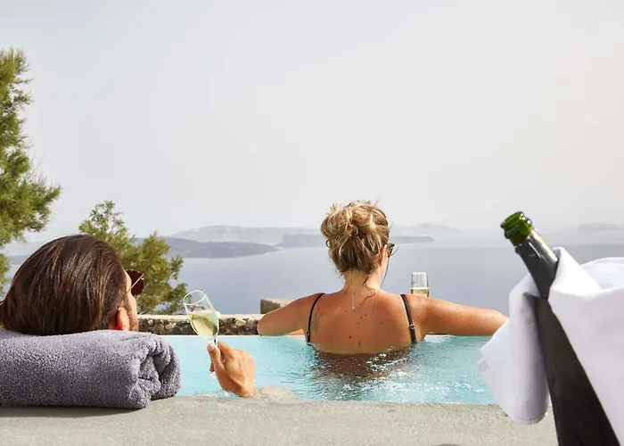 Mr & Mrs White - Santorini Hotel