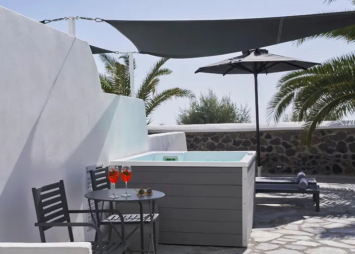 Mr & Mrs White - Santorini Hotel