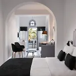 Mr & Mrs White - Santorini Hotel Oia