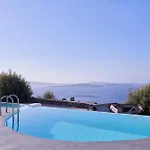 Mr & Mrs White - Santorini Hotel 4*