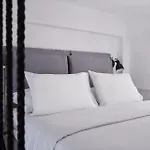 Mr & Mrs White - Santorini 4*