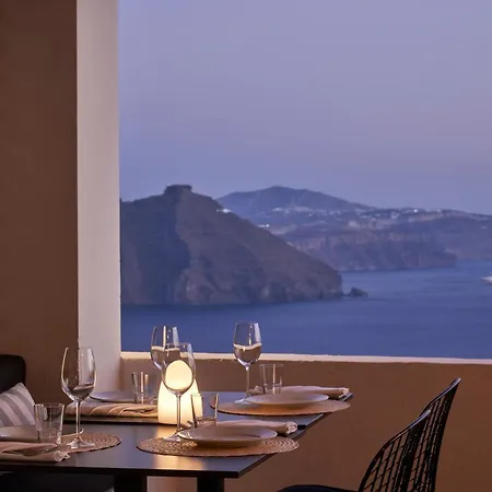 Mr & Mrs White - Santorini 4*
