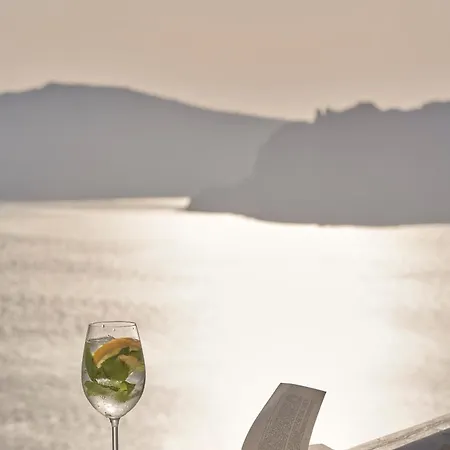 Hotel Mr And Mrs White - Santorini 4*