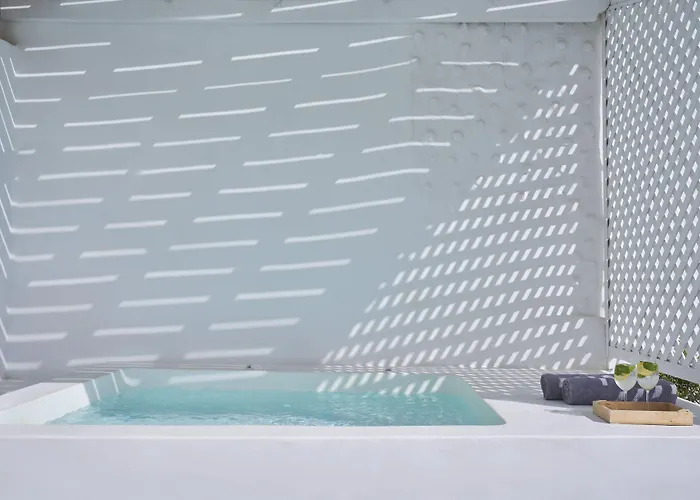 Mr & Mrs White - Santorini Hotel