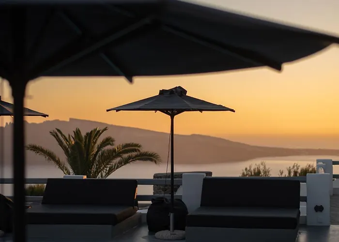 Mr & Mrs White - Santorini Hotel 4*