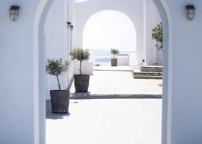 Mr & Mrs White - Santorini 4* Oia