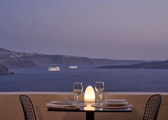 Mr & Mrs White - Santorini 4*