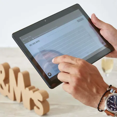 Mr And Mrs White - Santorini Otel Oia