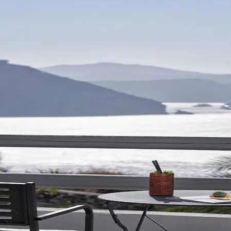 Mr And Mrs White - Santorini Otel Oia