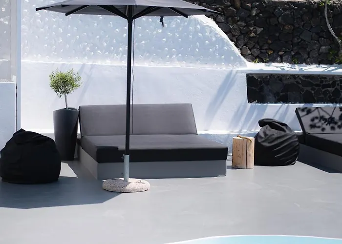 Mr & Mrs White - Santorini Отель 4*