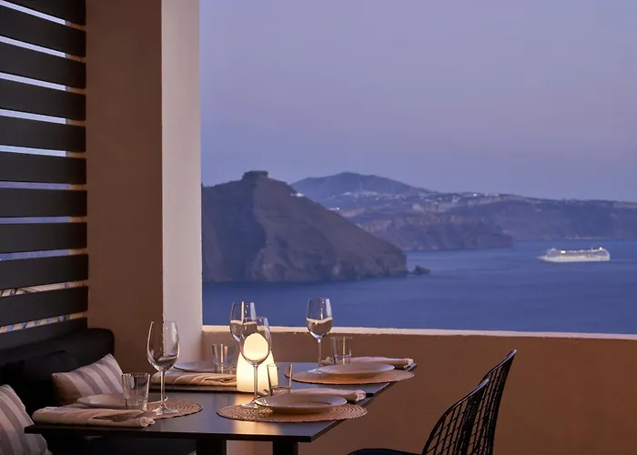 Mr & Mrs White - Santorini 4*