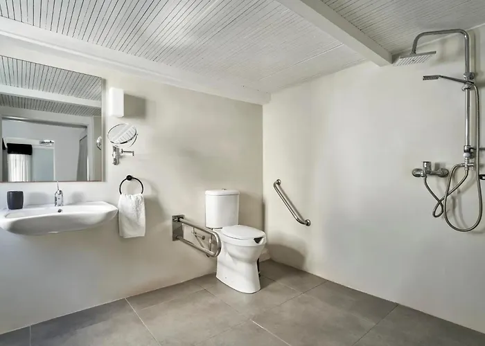 Mr & Mrs White - Santorini 4* Ия