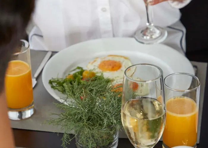 Mr & Mrs White - Santorini Отель Ия