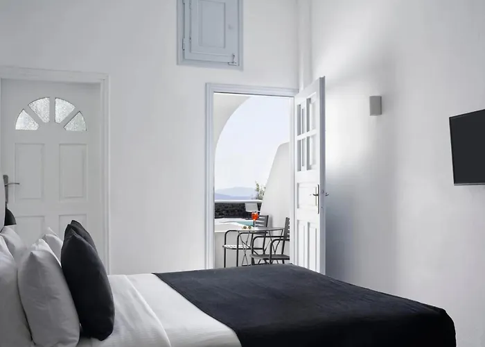 Отель Mr & Mrs White - Santorini 4*