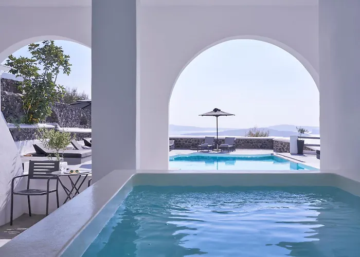 Mr & Mrs White - Santorini Ия